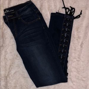 Jeans with detail on side